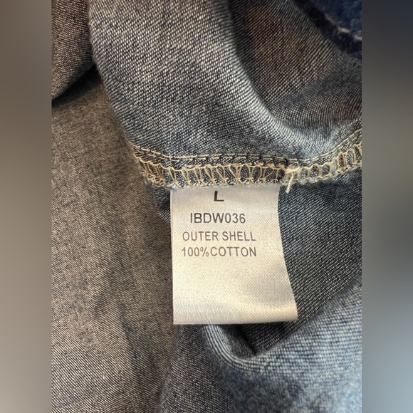 Women’s Large Design by Olivia Chambray/Jean Look Button-Up Shirt. - Picture 5 of 5